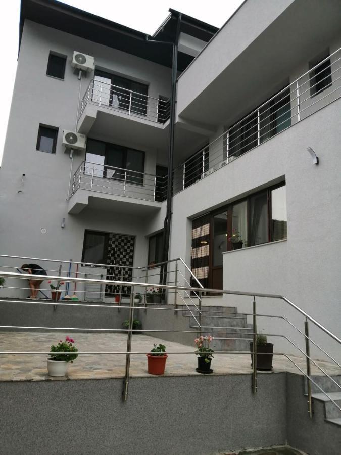 La Roby Si Niko Dubova Exterior foto